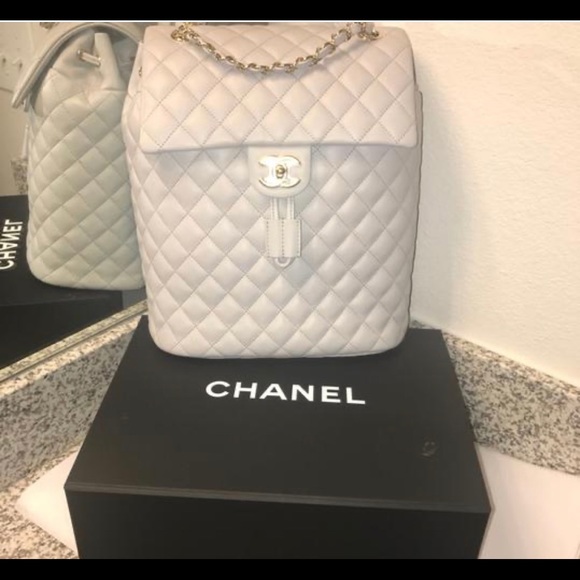 QUILTED CHANEL BACKPACK - Picture 5 of 12